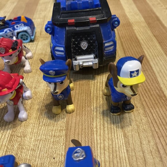HUGE LOT 25 PAW PATROL VEHICLES and FIGURES Lot. - Picture 8 of 16